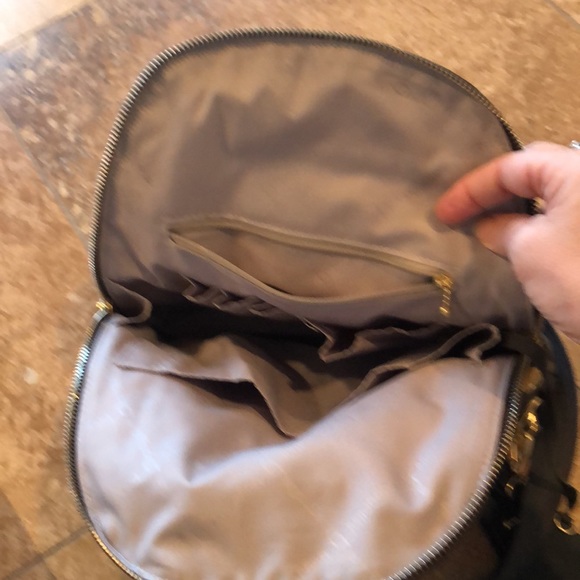 Baggallini medium backpack - Picture 4 of 7